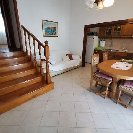 Apartments Srdan Винишче Экстерьер фото