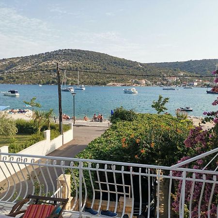 Apartments Srdan Винишче Экстерьер фото