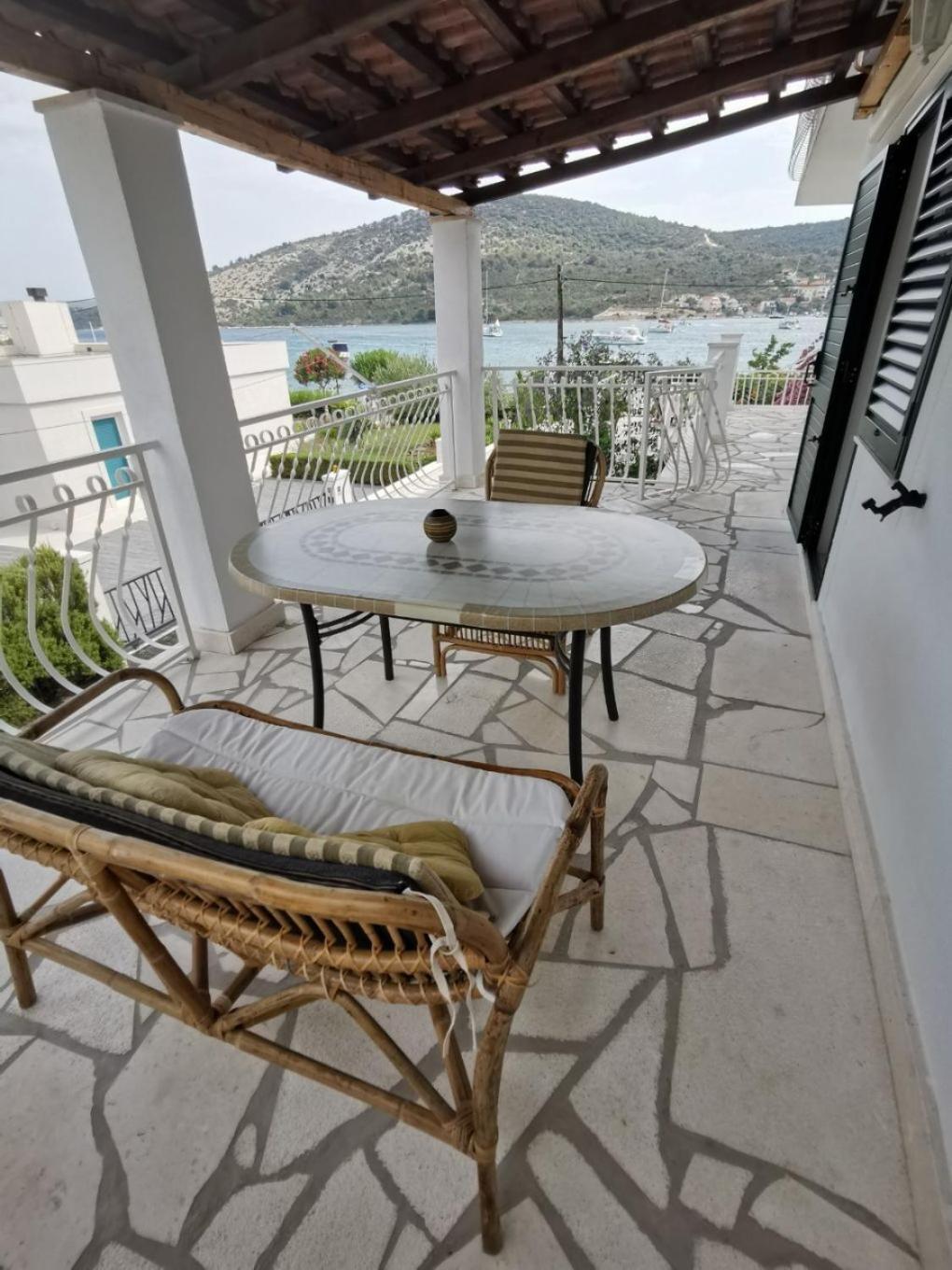 Apartments Srdan Винишче Экстерьер фото