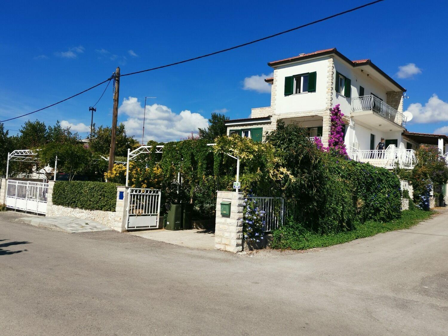 Apartments Srdan Винишче Экстерьер фото