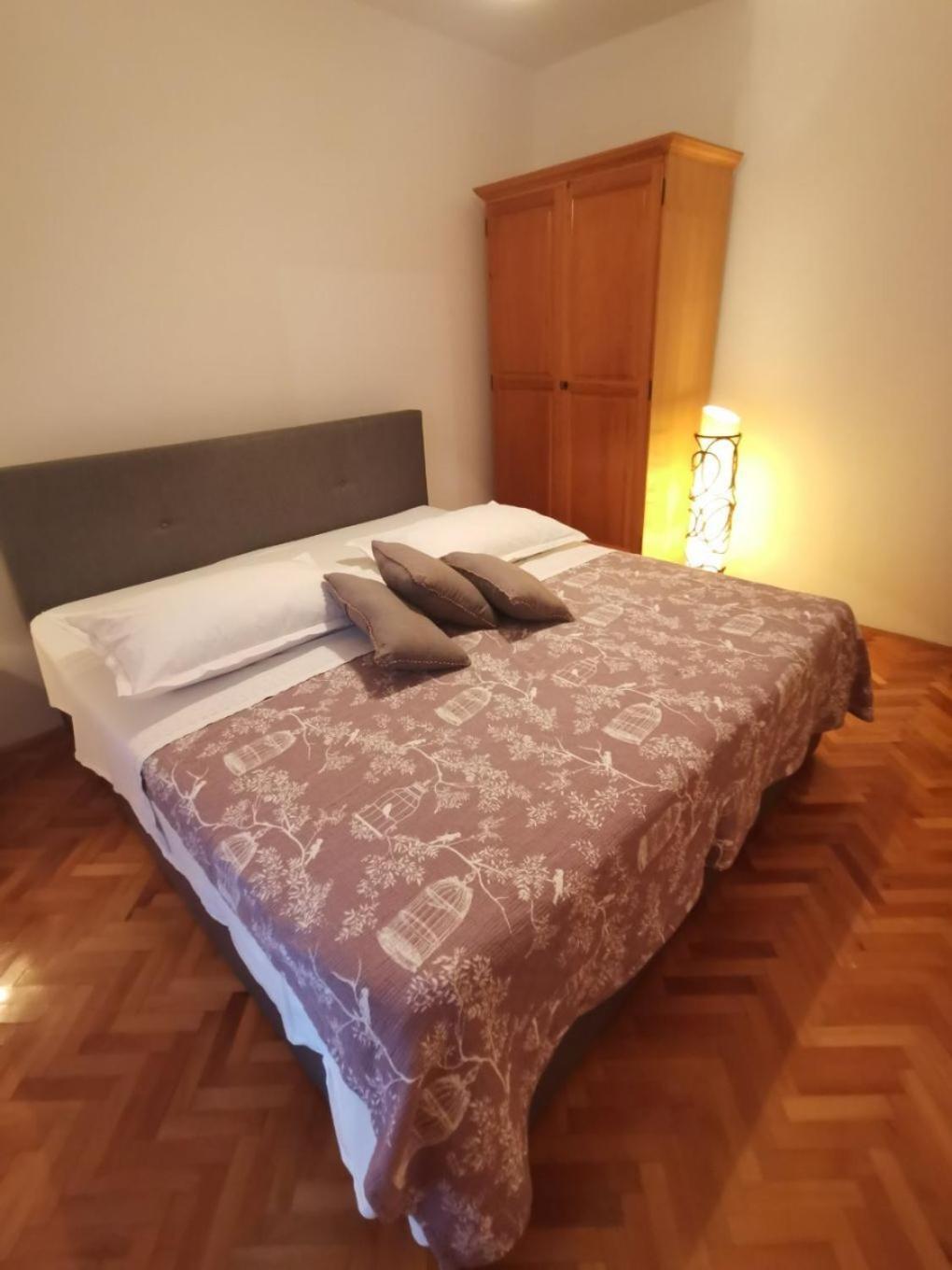 Apartments Srdan Винишче Экстерьер фото