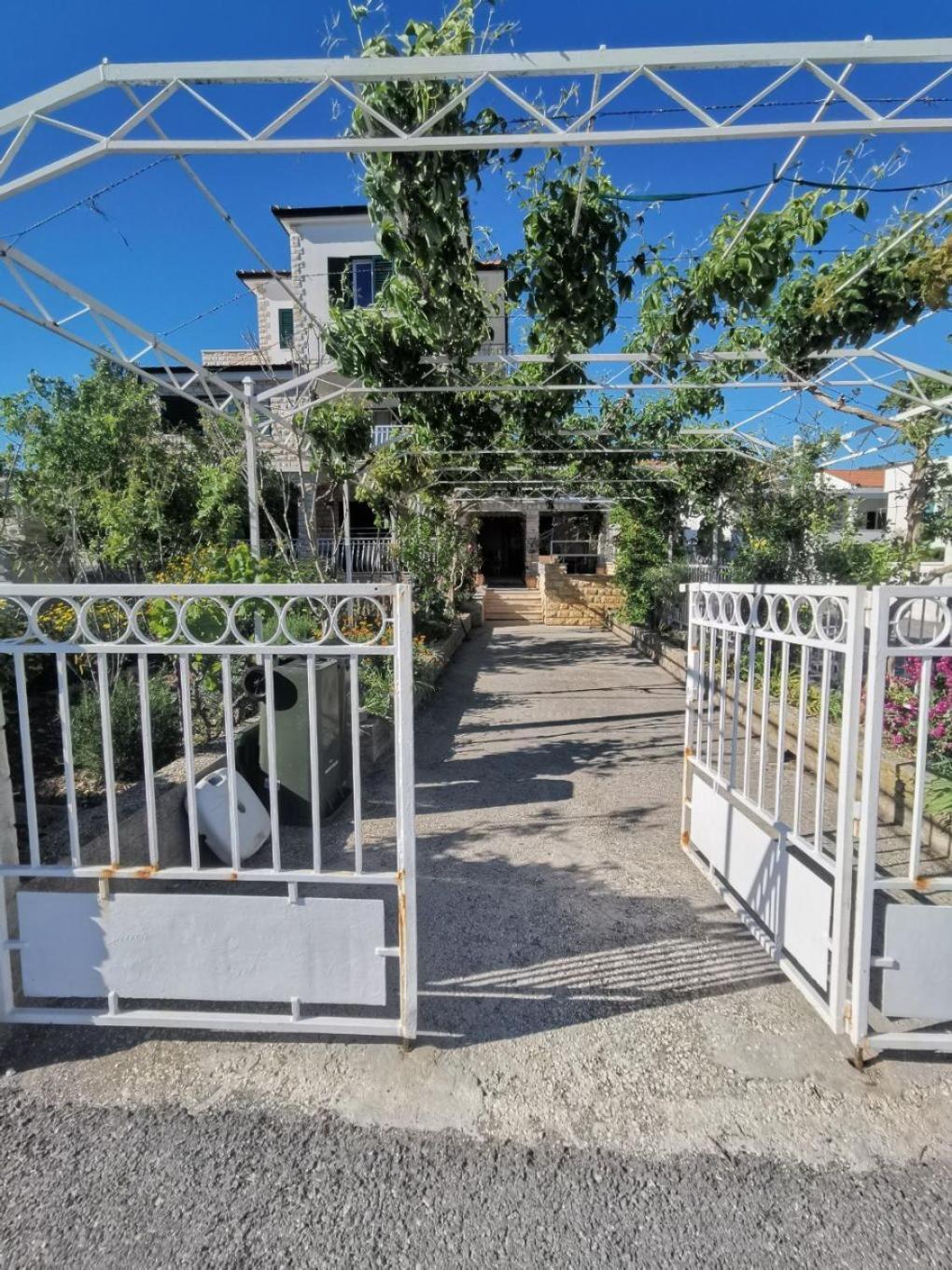 Apartments Srdan Винишче Экстерьер фото