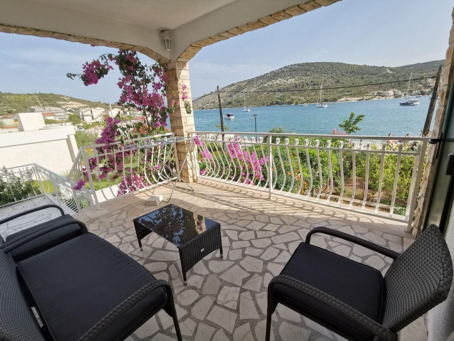 Apartments Srdan Винишче Экстерьер фото