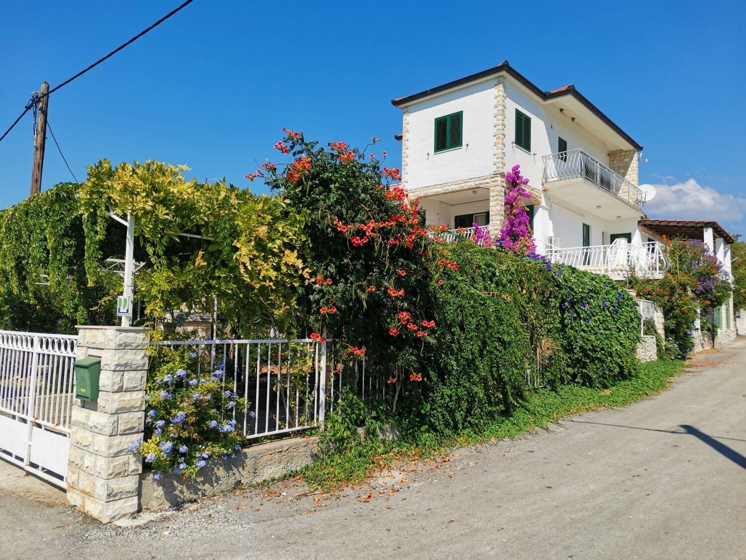 Apartments Srdan Винишче Экстерьер фото